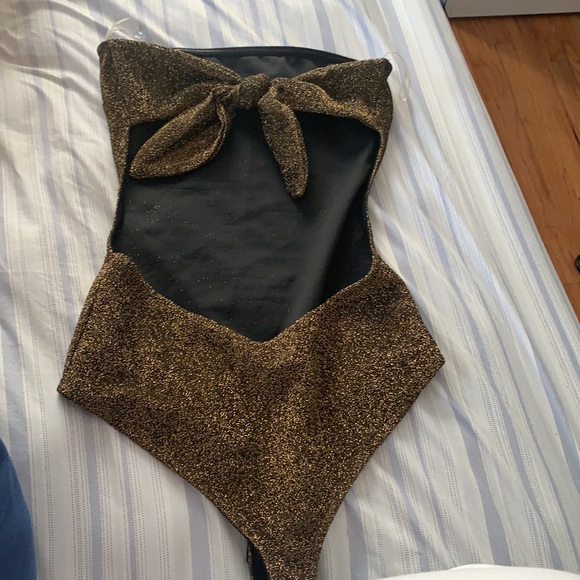 Gold glittery body suit with adjustable bow - Picture 2 of 2